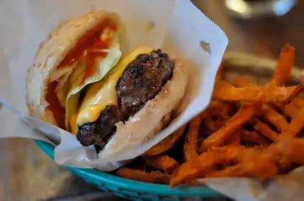Eating burgers in Kiel: Our 4 tips